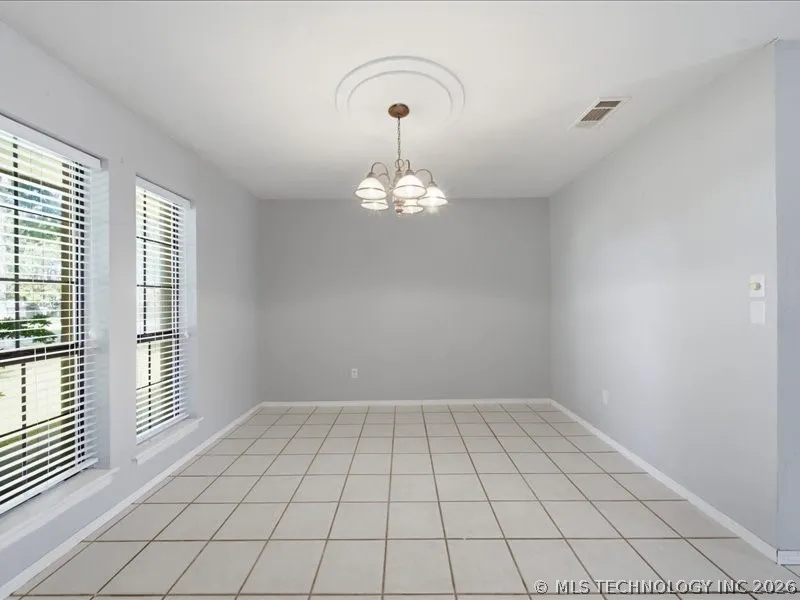 25 Village Circle Pryor, OK 74361
