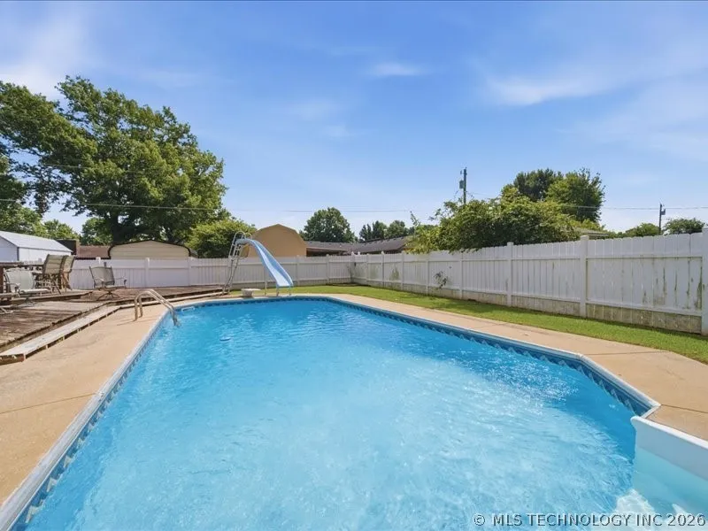 25 Village Circle Pryor, OK 74361