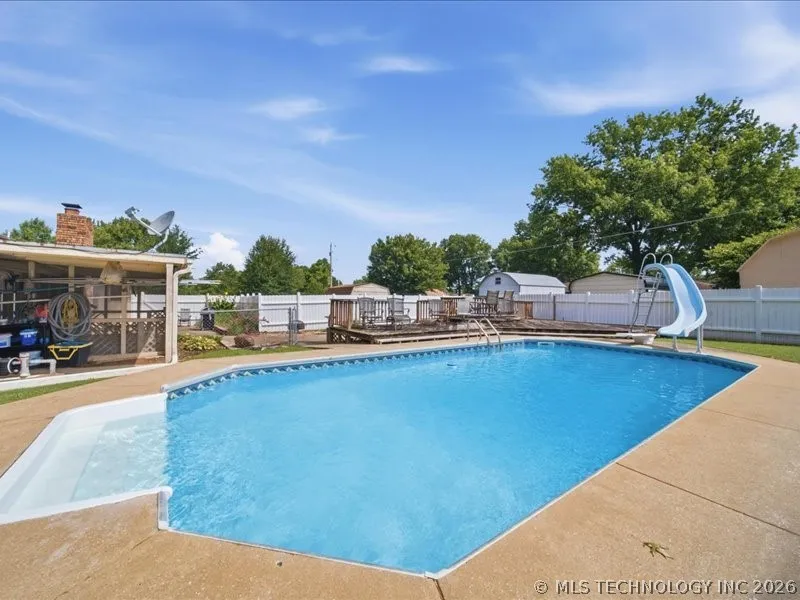 25 Village Circle Pryor, OK 74361