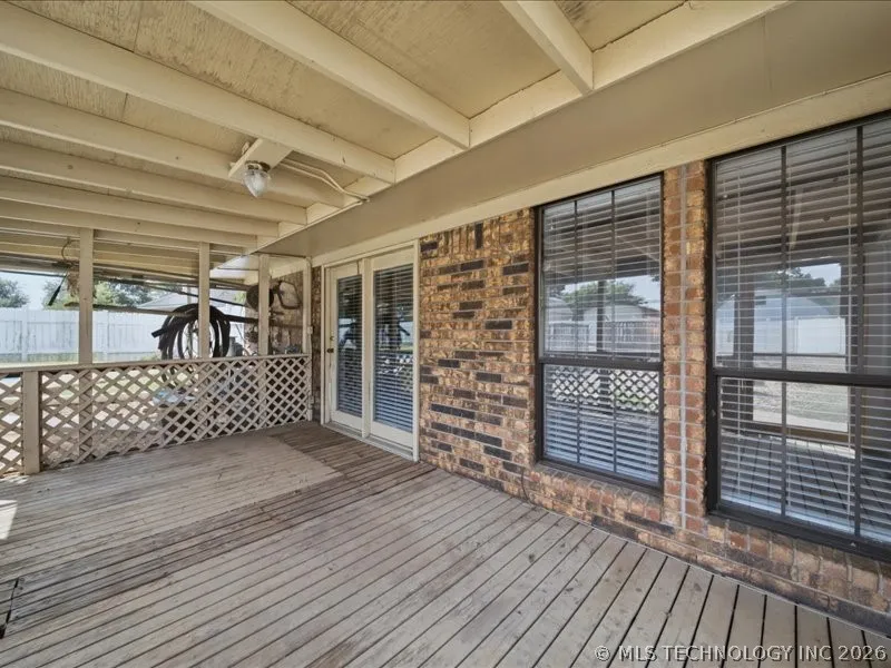 25 Village Circle Pryor, OK 74361
