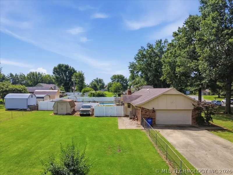 25 Village Circle Pryor, OK 74361