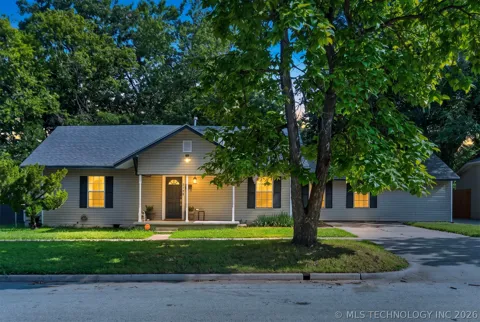 319 W Bryan Avenue