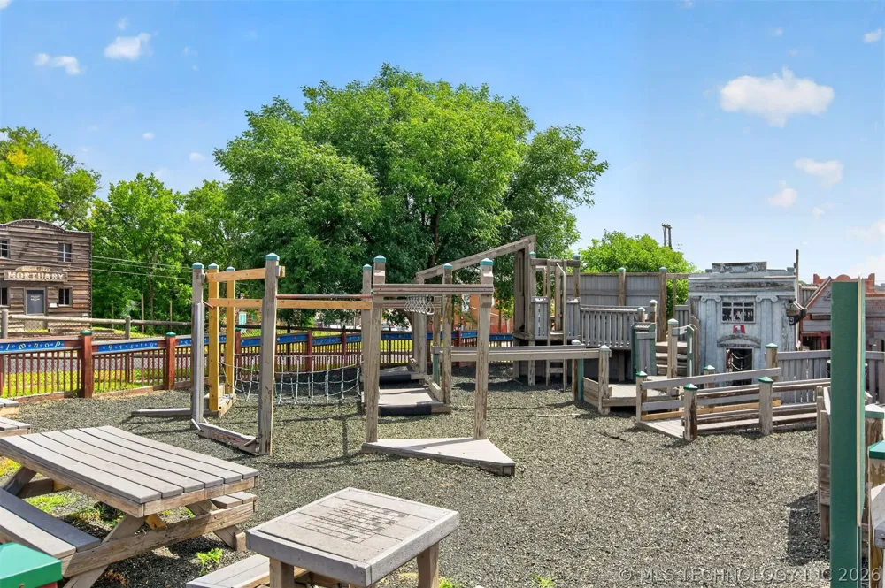 319 W Bryan Avenue Sapulpa, OK 74066