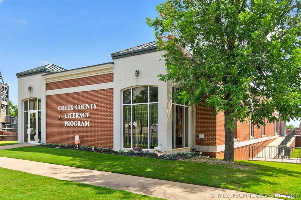 319 W Bryan Avenue Sapulpa, OK 74066