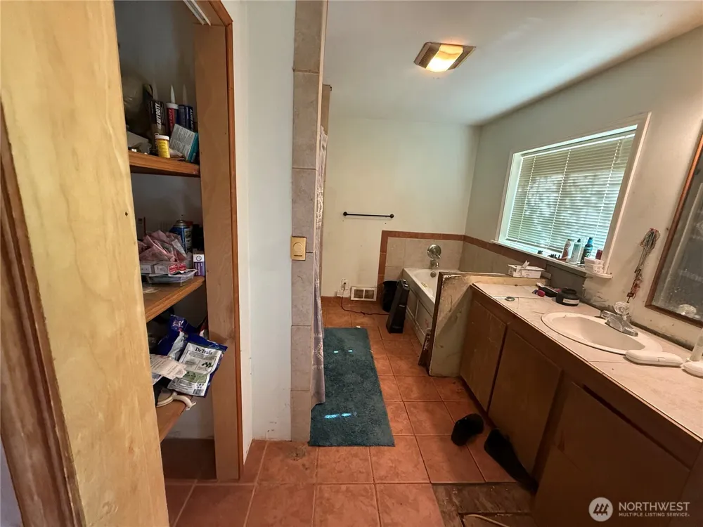 664 State Route 409 Cathlamet, WA 98612