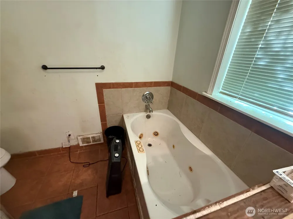 664 State Route 409 Cathlamet, WA 98612