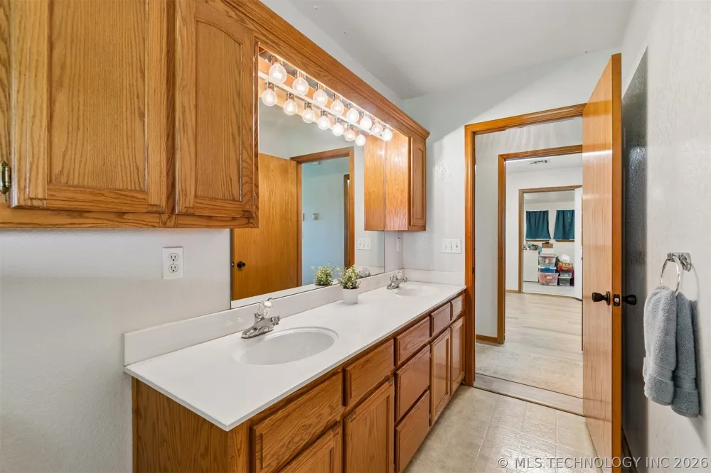 3016 S Agra Road Agra, OK 74824