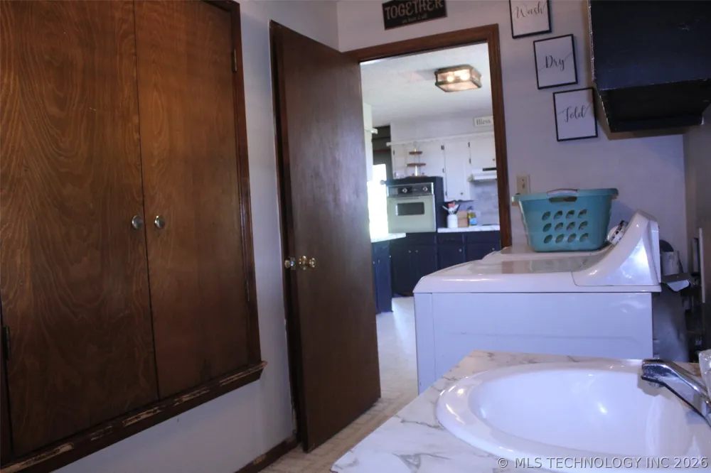 371126 E 990 ROAD Castle, OK 74833