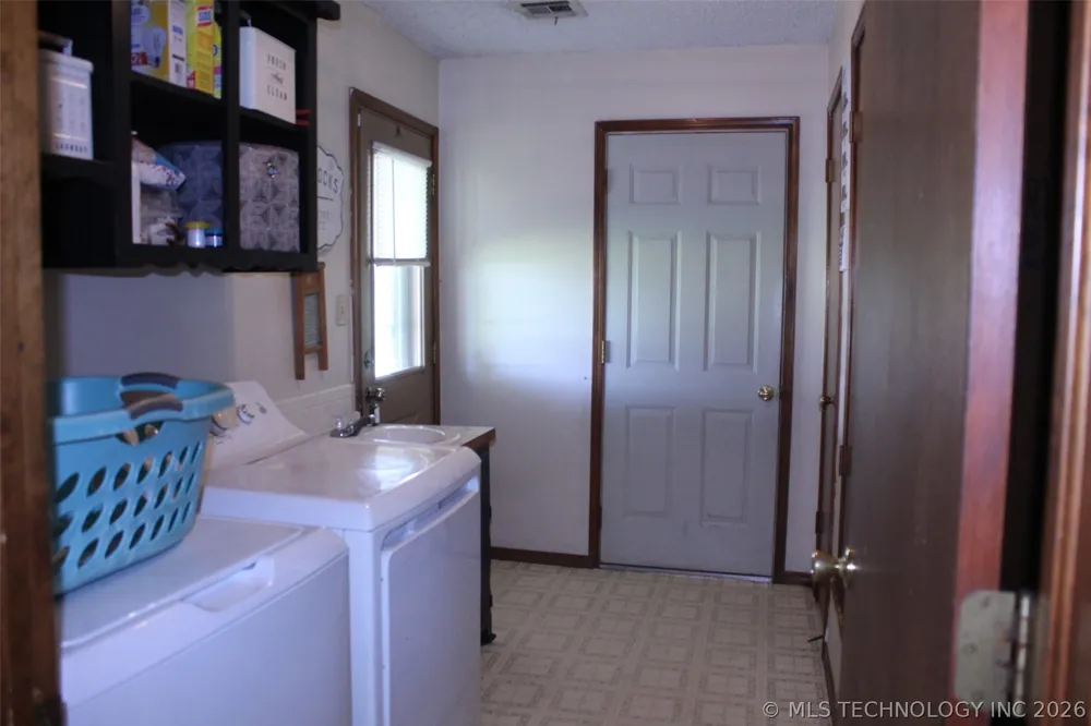 371126 E 990 ROAD Castle, OK 74833