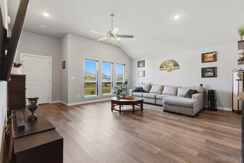 1407 E 150 STREET S Glenpool, OK 74033