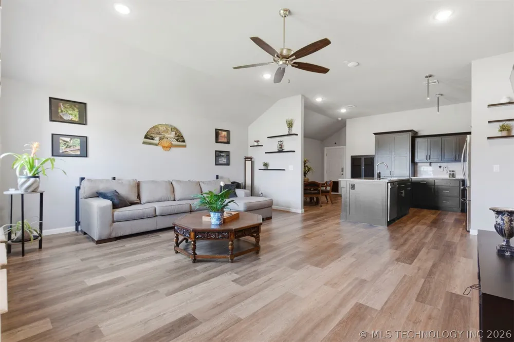 1407 E 150 STREET S Glenpool, OK 74033