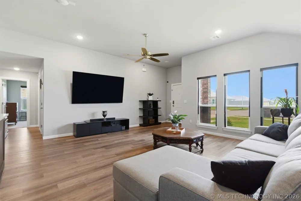 1407 E 150 STREET S Glenpool, OK 74033