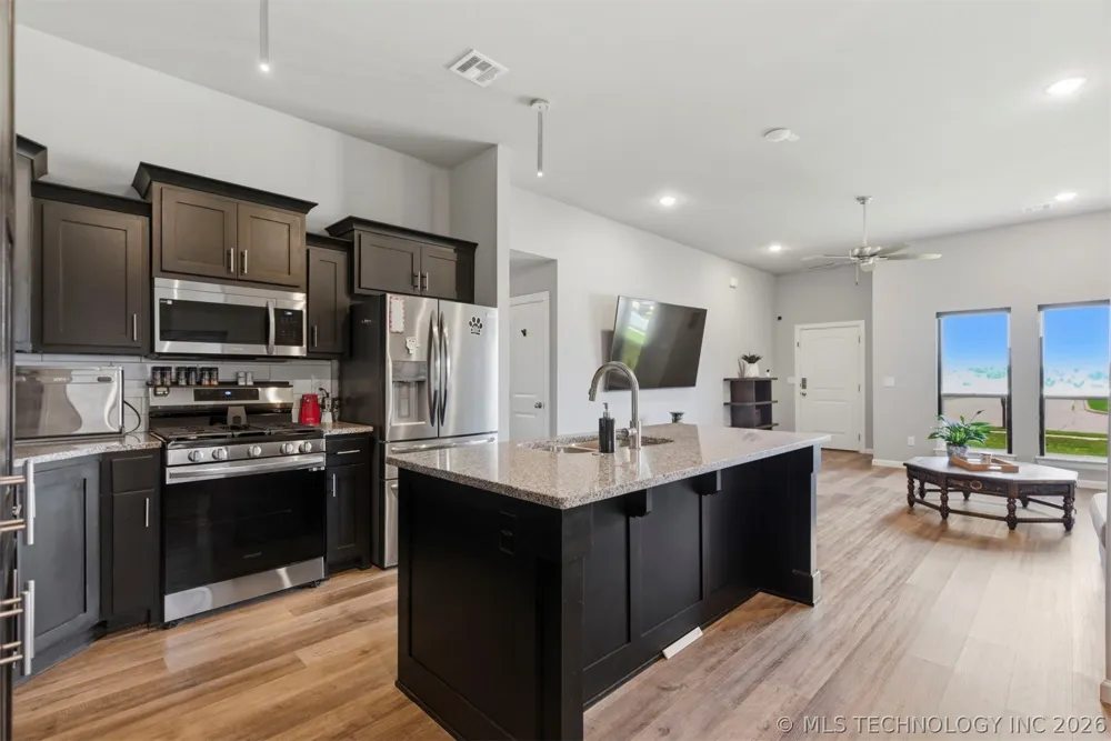 1407 E 150 STREET S Glenpool, OK 74033