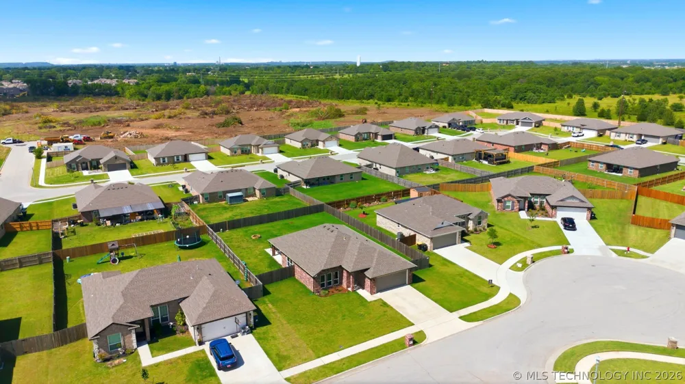 1407 E 150 STREET S Glenpool, OK 74033