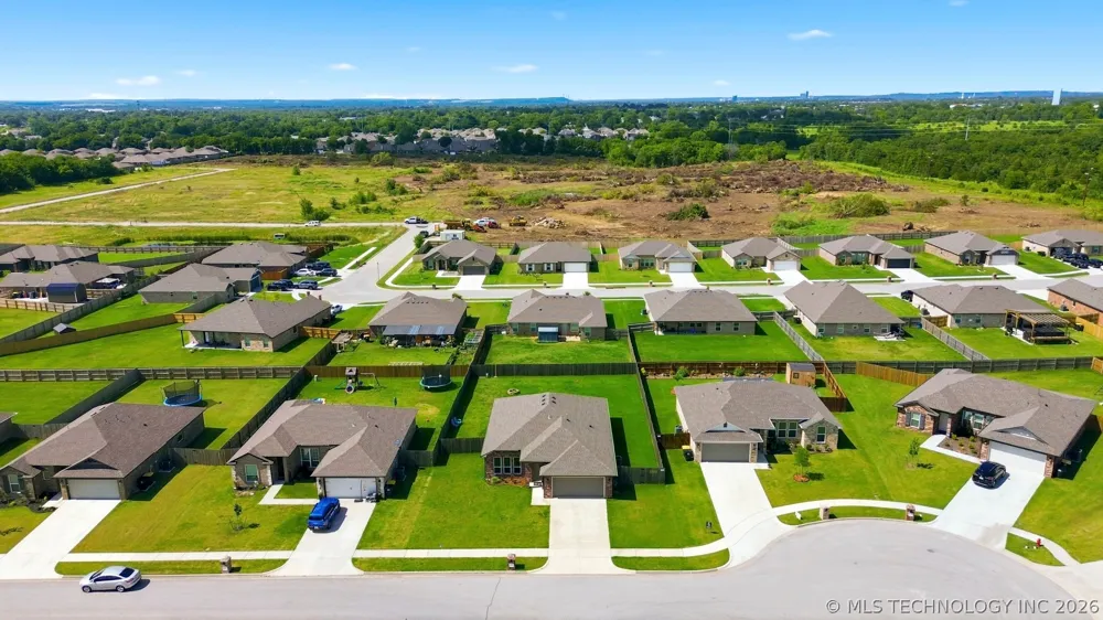 1407 E 150 STREET S Glenpool, OK 74033