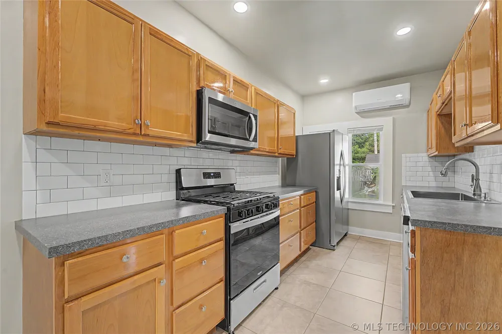 2015 E 2nd Street Tulsa, OK 74104