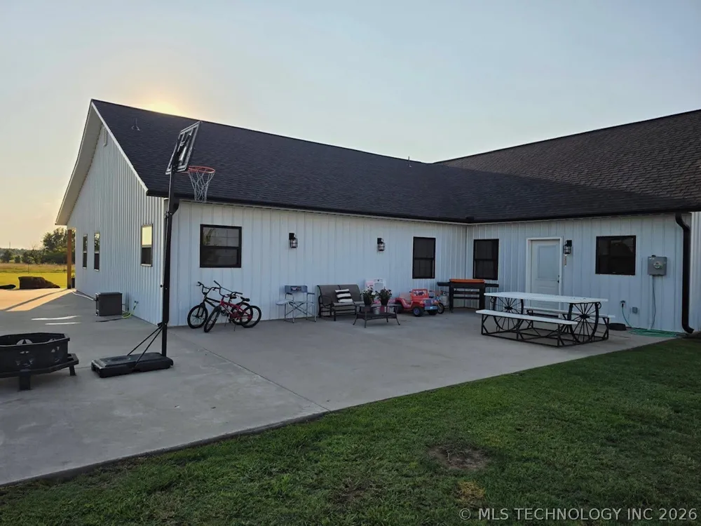 19400 S 300 ROAD Morris, OK 74445