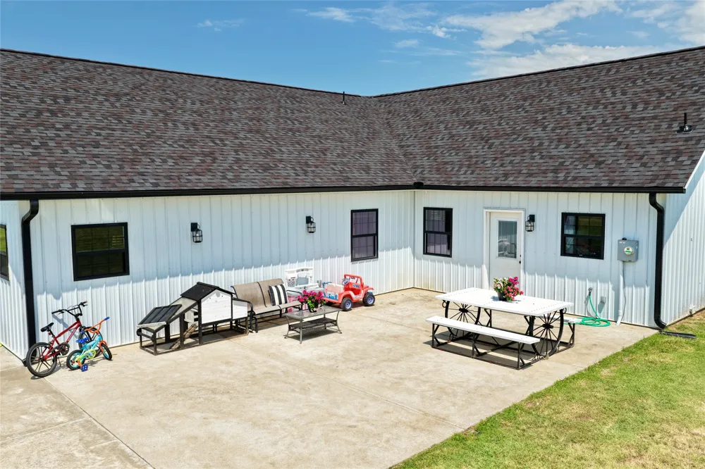 19400 S 300 ROAD Morris, OK 74445