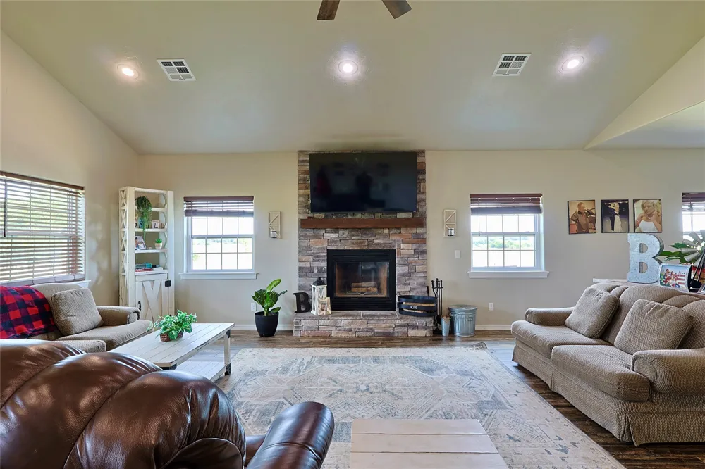 19400 S 300 ROAD Morris, OK 74445