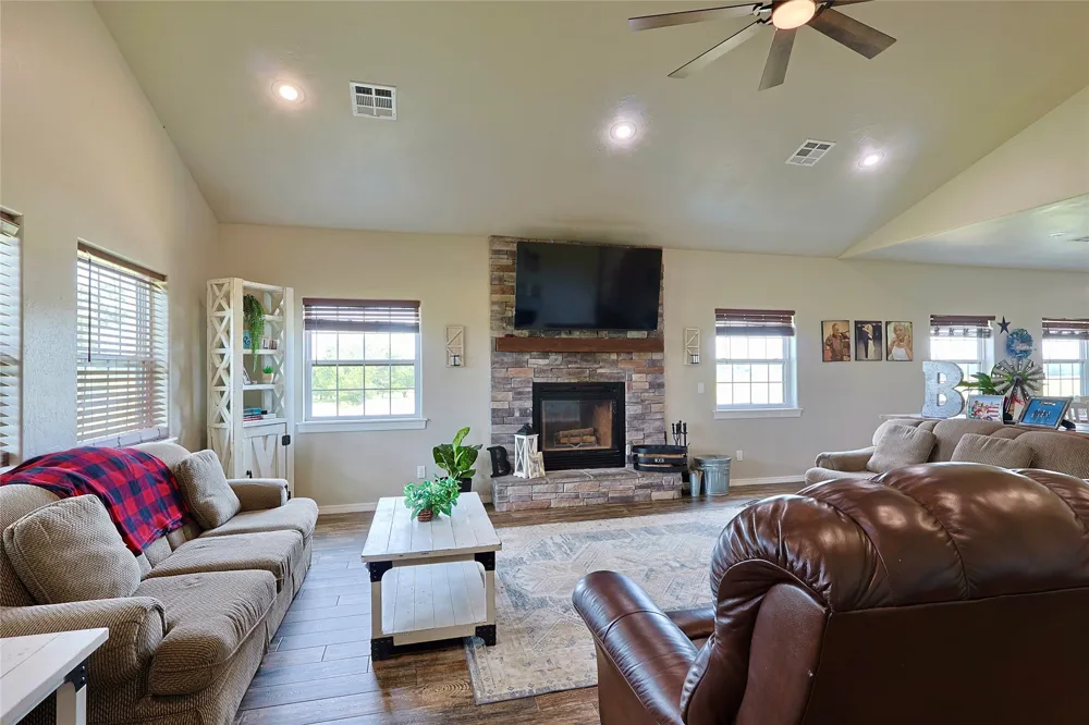 19400 S 300 ROAD Morris, OK 74445