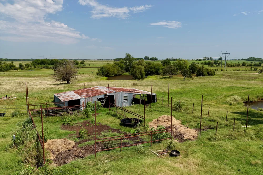 19400 S 300 ROAD Morris, OK 74445
