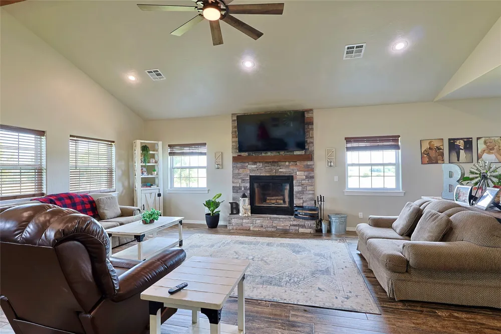 19400 S 300 ROAD Morris, OK 74445