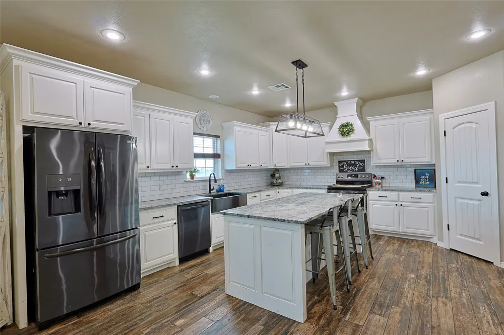 19400 S 300 ROAD Morris, OK 74445