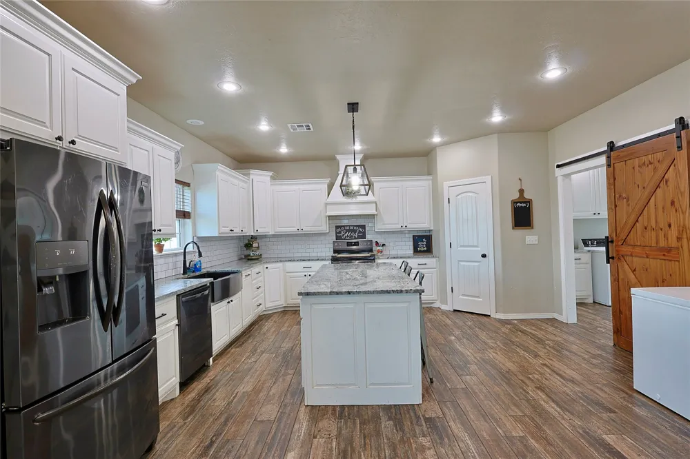 19400 S 300 ROAD Morris, OK 74445
