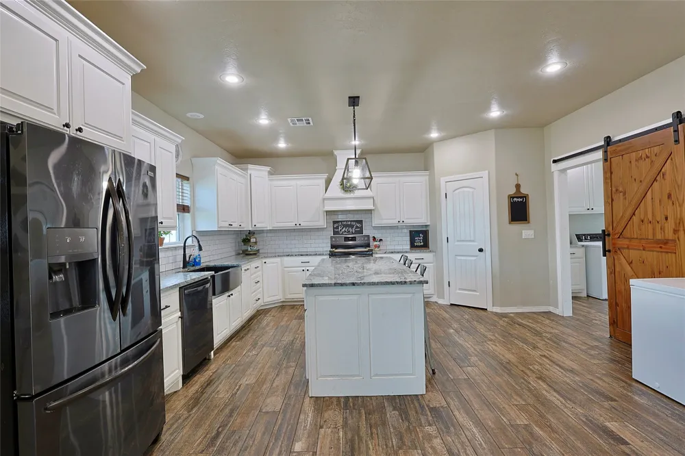 19400 S 300 ROAD Morris, OK 74445
