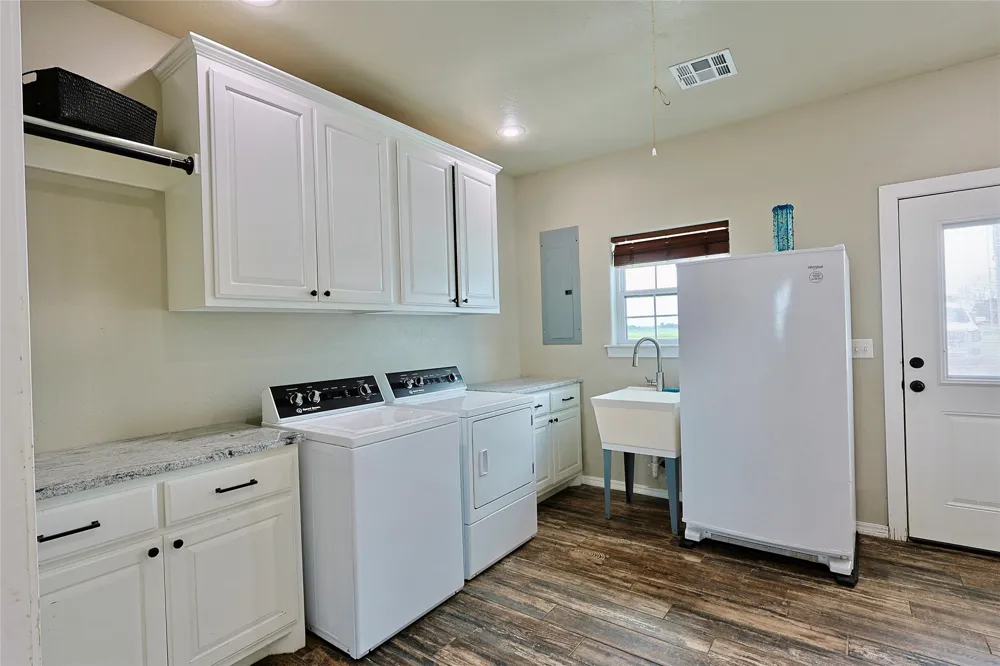 19400 S 300 ROAD Morris, OK 74445