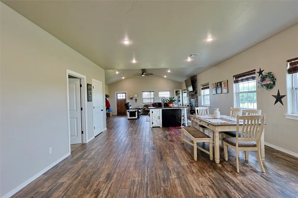 19400 S 300 ROAD Morris, OK 74445