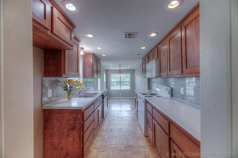 4912 S 165th WestAvenue Sand Springs, OK 74063