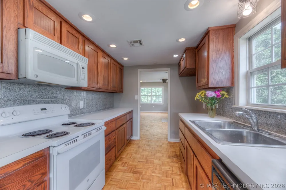 4912 S 165th WestAvenue Sand Springs, OK 74063