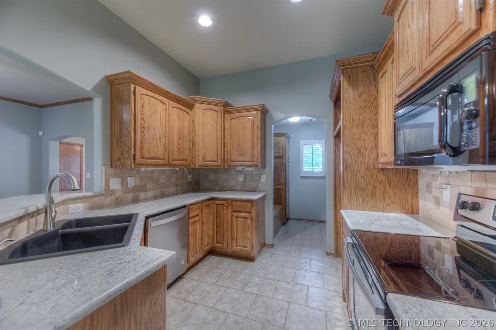 26382 E 111th Court Coweta, OK 74429