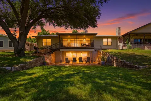 3000 River Oaks Drive