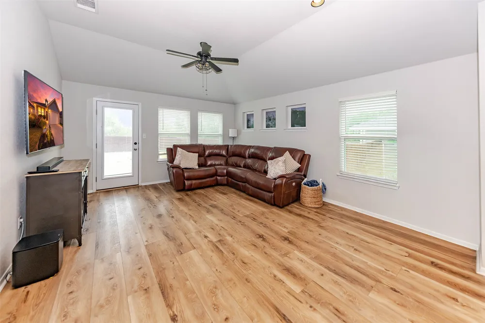 303 Schuyerville Drive Elgin, TX 78621