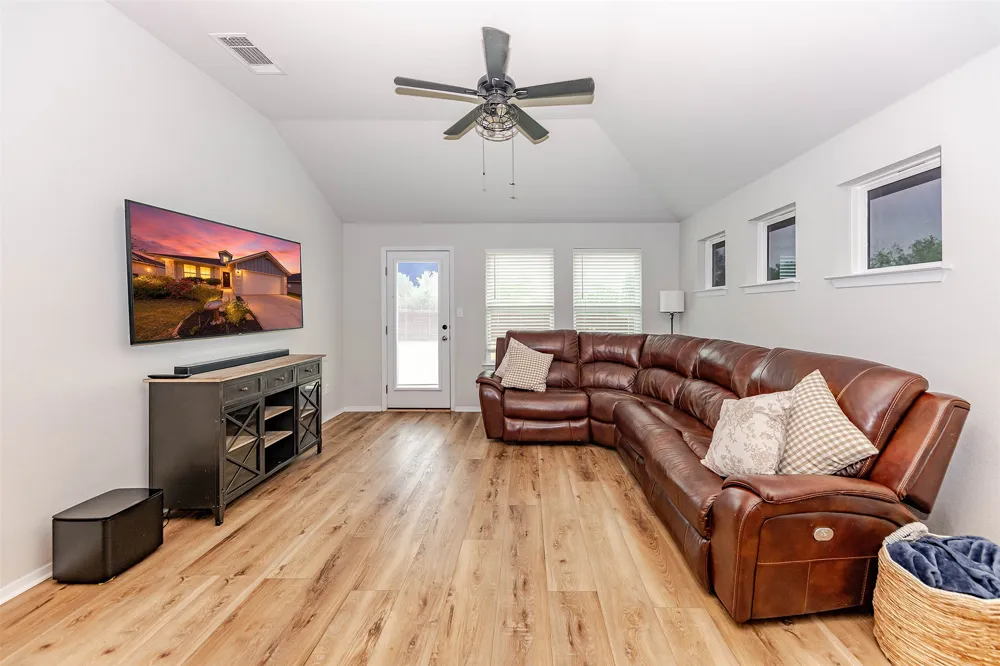 303 Schuyerville Drive Elgin, TX 78621