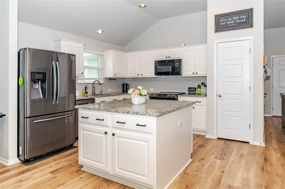 303 Schuyerville Drive Elgin, TX 78621
