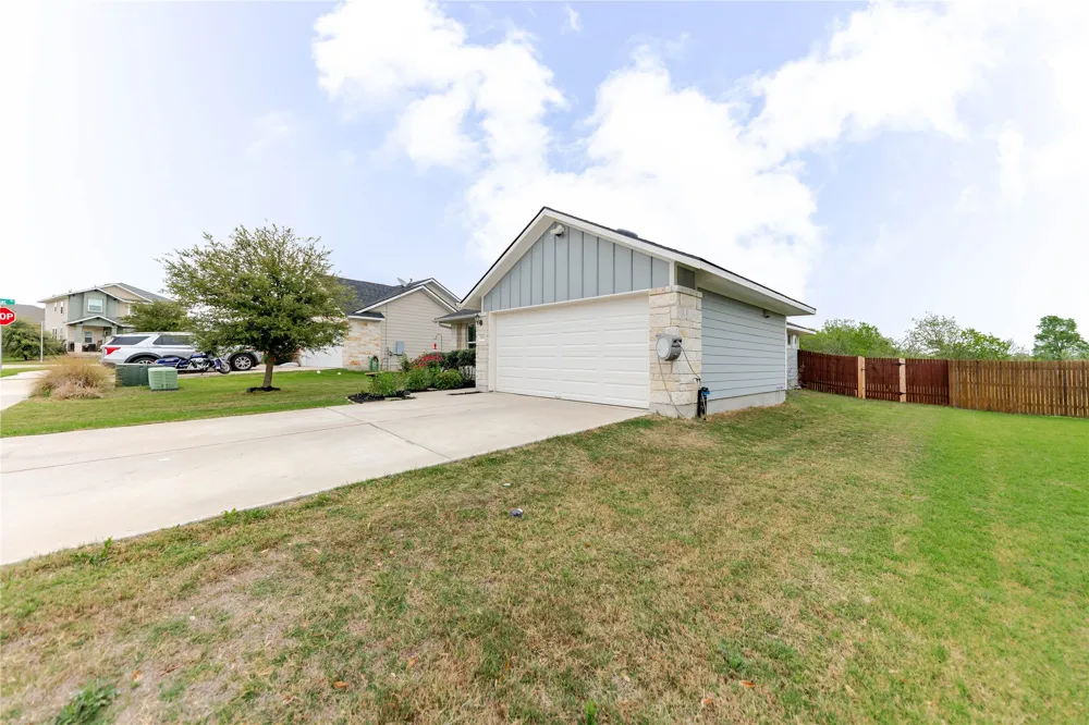 303 Schuyerville Drive Elgin, TX 78621
