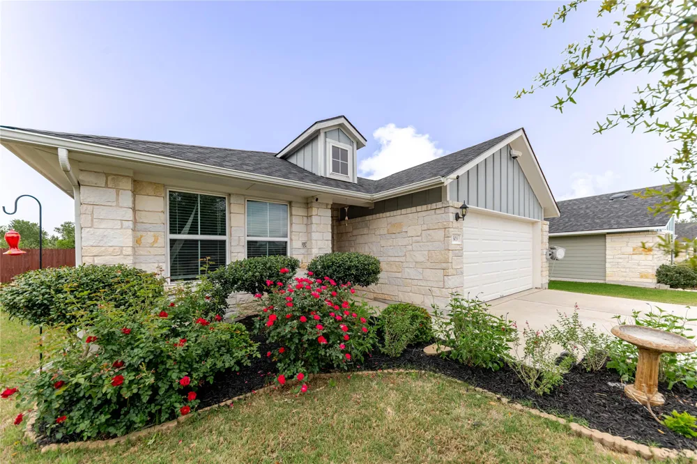 303 Schuyerville Drive Elgin, TX 78621