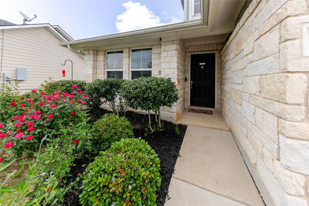 303 Schuyerville Drive Elgin, TX 78621