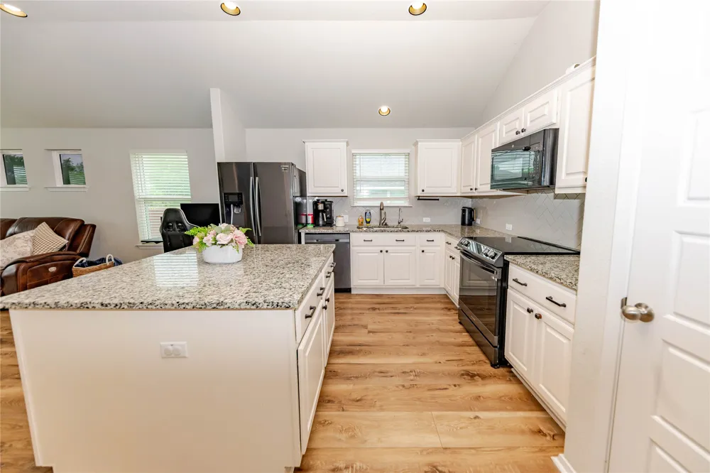 303 Schuyerville Drive Elgin, TX 78621