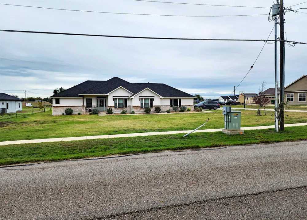 1411 Old Thorndale Road Taylor, TX 76574