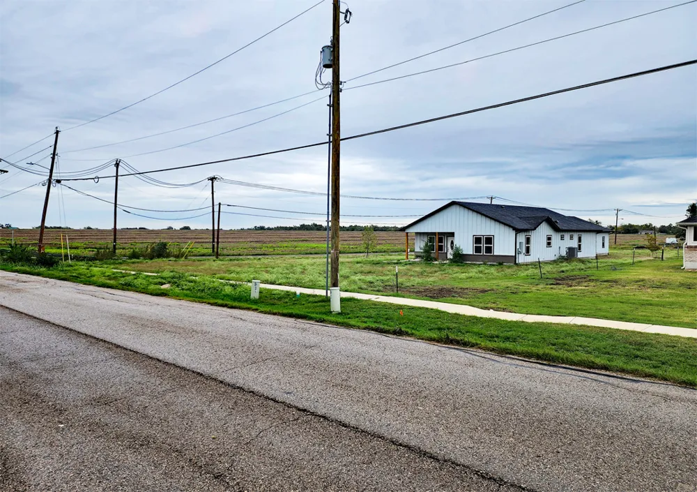 1411 Old Thorndale Road Taylor, TX 76574