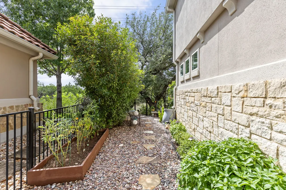 11912 Mira Vista Way #VH28 Austin, TX 78726