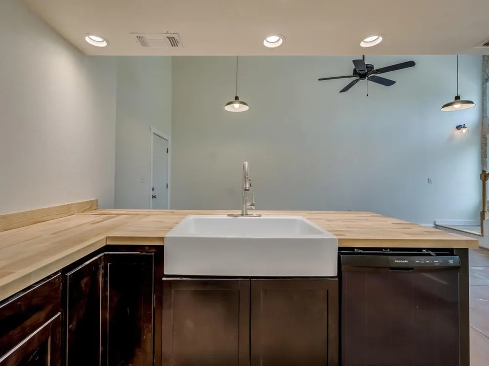 110 S Main Street #103 Elgin, TX 78621