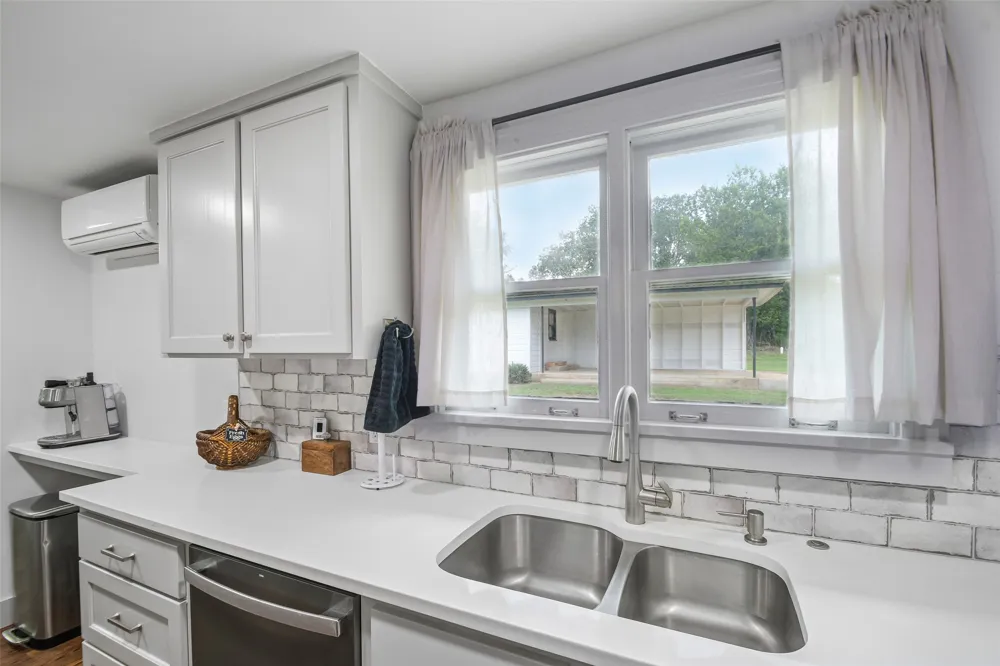 406 Live Oak Street Smithville, TX 78957