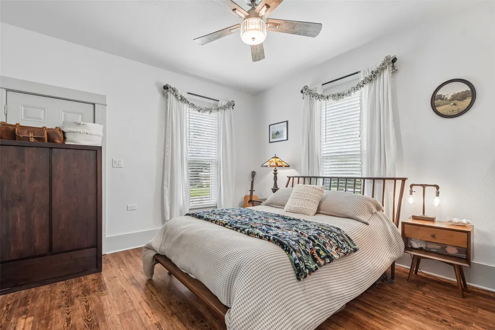 406 Live Oak Street Smithville, TX 78957