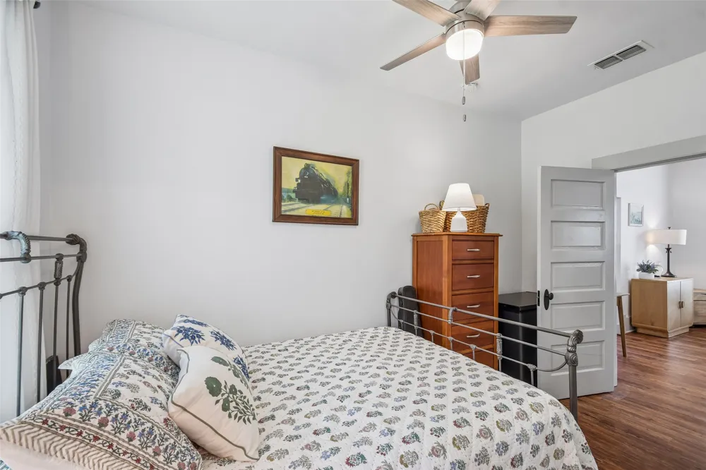 406 Live Oak Street Smithville, TX 78957