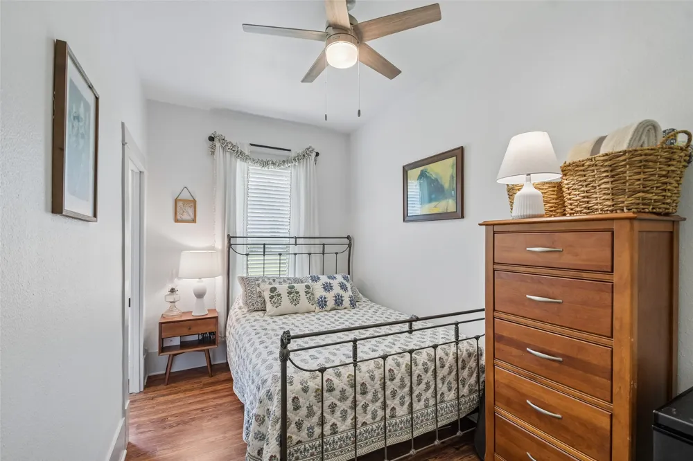 406 Live Oak Street Smithville, TX 78957